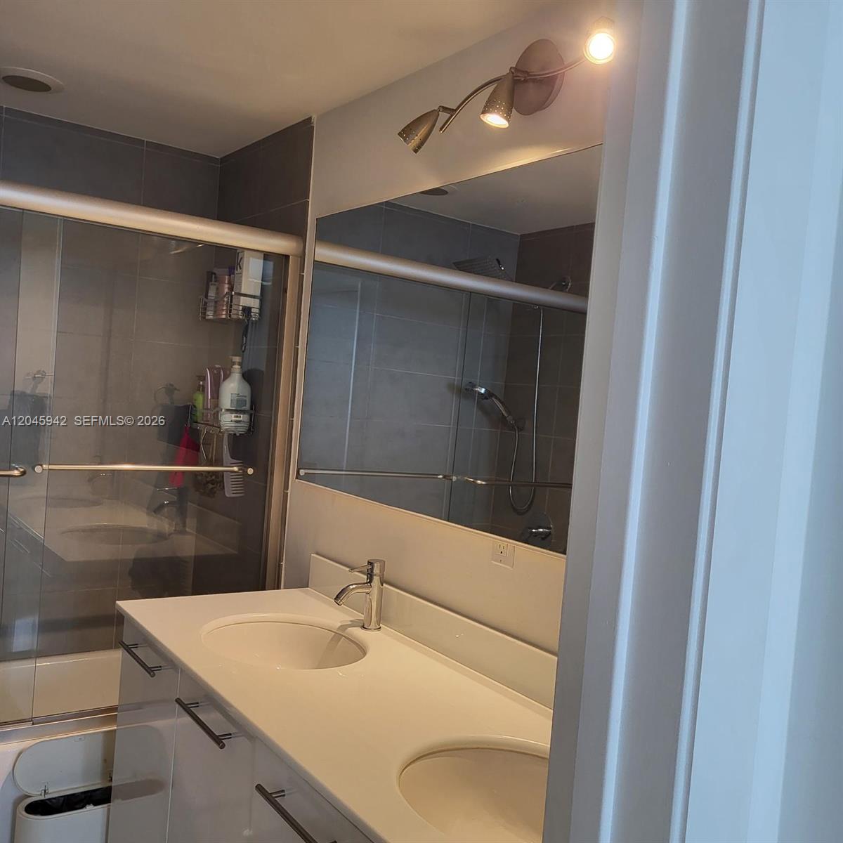 92 Southwest 3rd Street, Unit 3207 Miami, FL 33130 - Photo 3 of 8