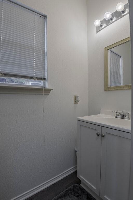 5428 Rolling Green Road Arlington, TX 76017 - Photo 24 of 29 Half bath