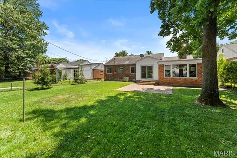 $390,000 | 219 Sunningwell Drive, Webster Groves, MO 63119