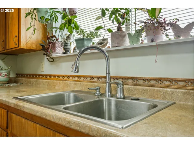 a close view of sink and tap