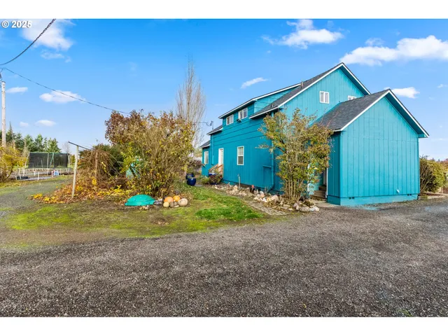 a view of a house with a yard and garage