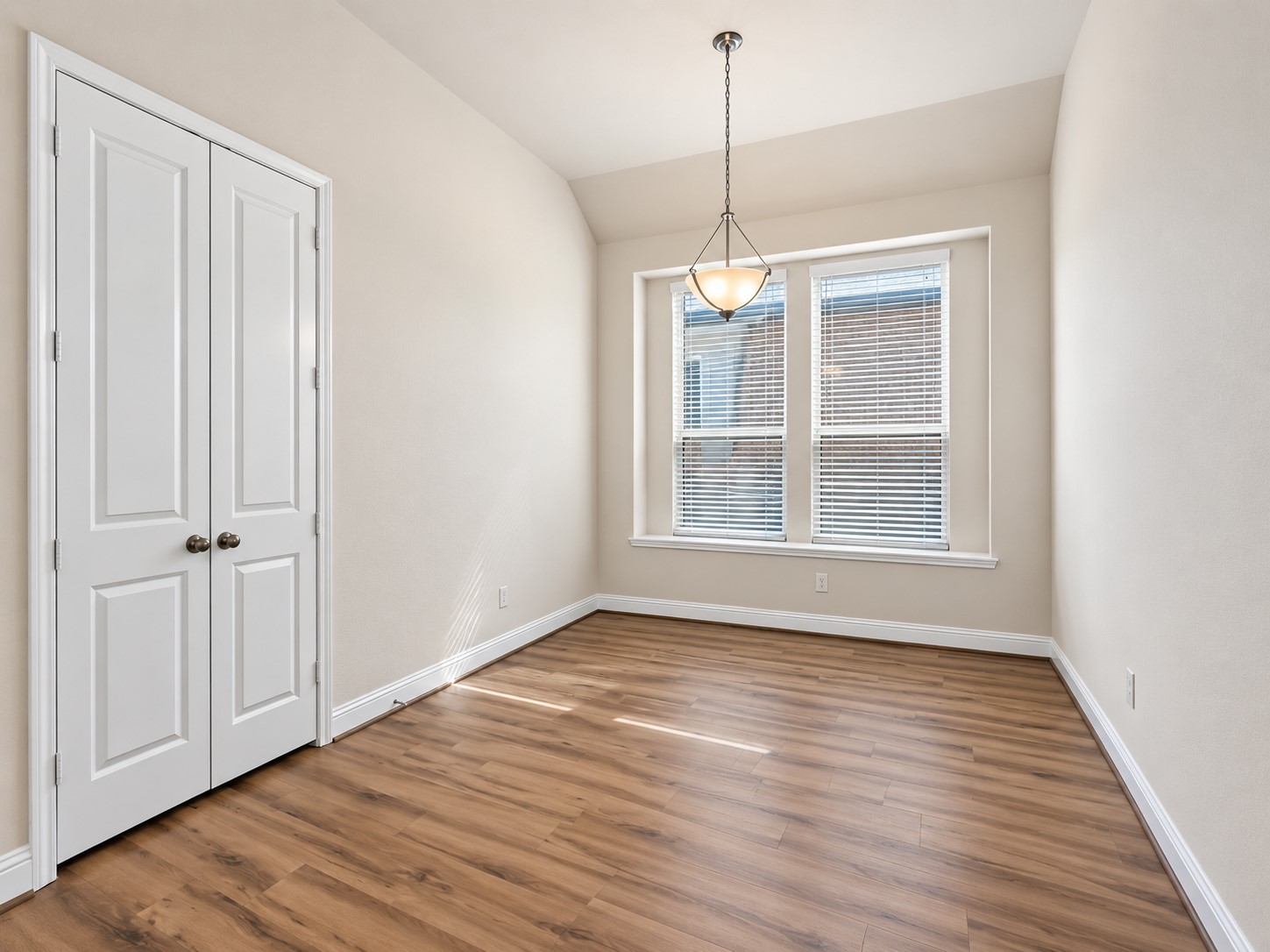 20306 Windsor Field Spring, TX 77379 - Photo 14 of 37 Breakfast room