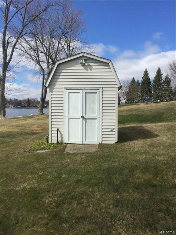 3671 Mann Road Clarkston, MI 48346 - Photo 14 of 64