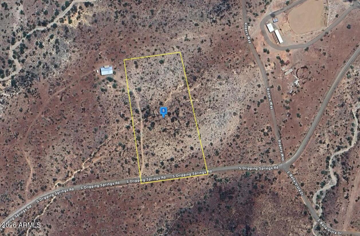 a view of a dry yard