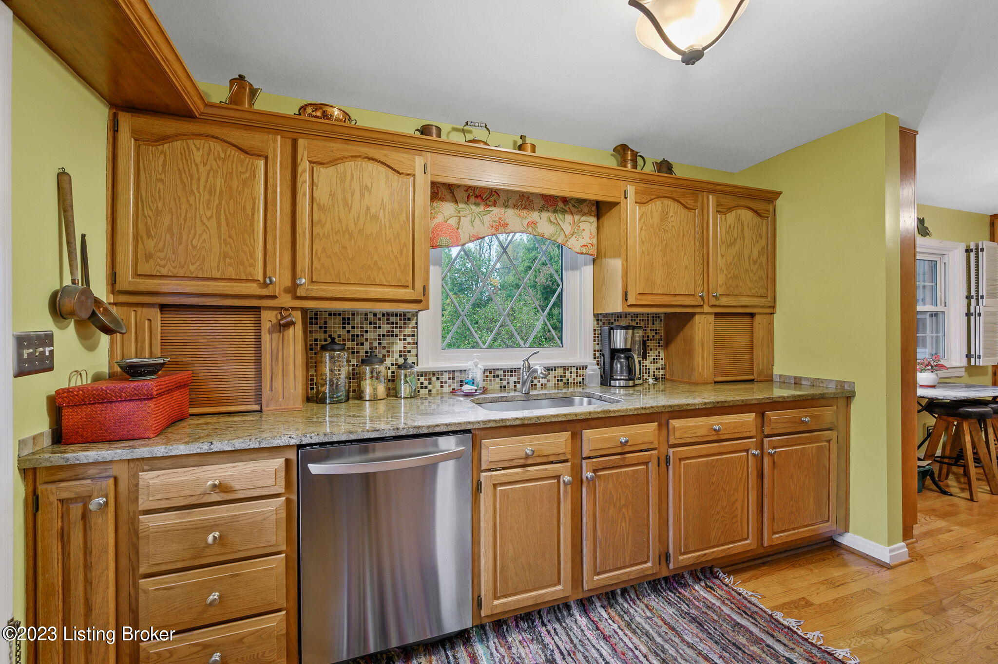 817 Alden Road Louisville, KY 40207 - Photo 10 of 45 Alden Rd 817_October 19, 2023_Seitz_FCP_