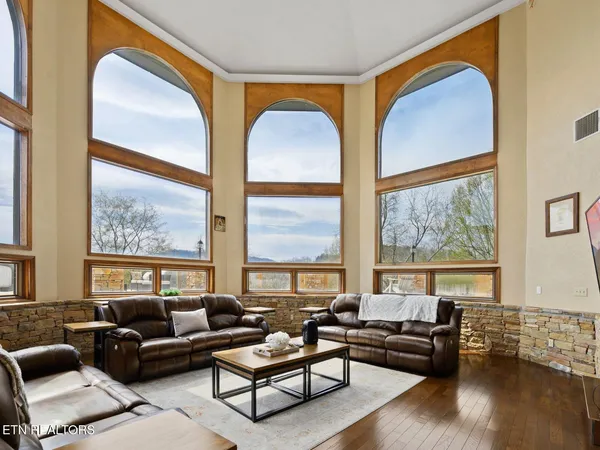 $2,499,987 | 1252 Crestview Drive, Pigeon Forge, TN 37863