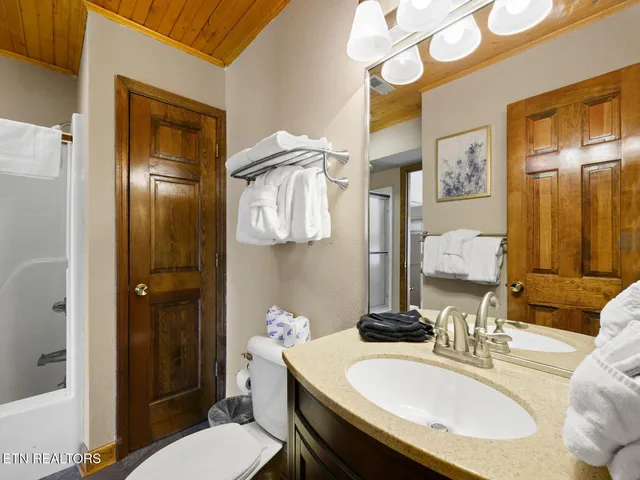 $2,844,775 | 1252 Crestview Drive, Pigeon Forge, TN 37863