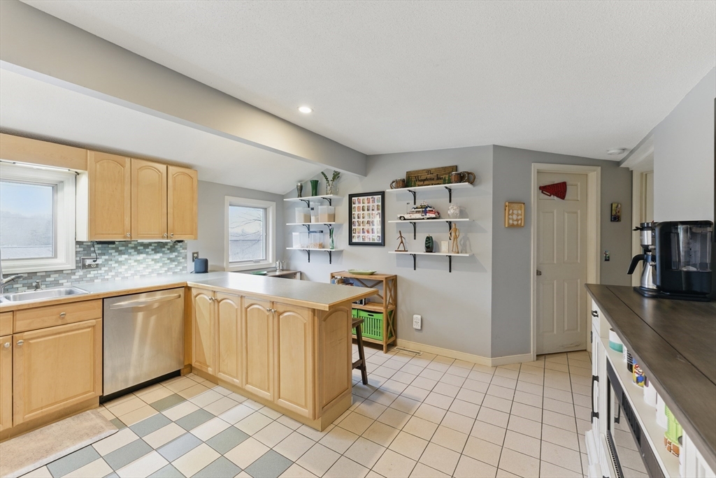 44 Spring St Extension South Hadley, MA 01075 - Photo 8 of 39 Gallery Image 8