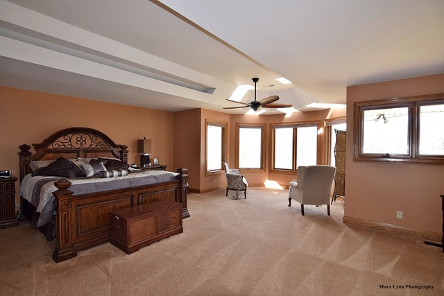 32W546 Rochefort Lane Wayne, IL 60184 - Photo 10 of 25 a view of a room with gym equipment