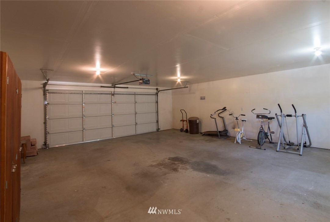 465 Guy Kelly Road Port Angeles, WA 98362 - Photo 21 of 31 a view of a garage