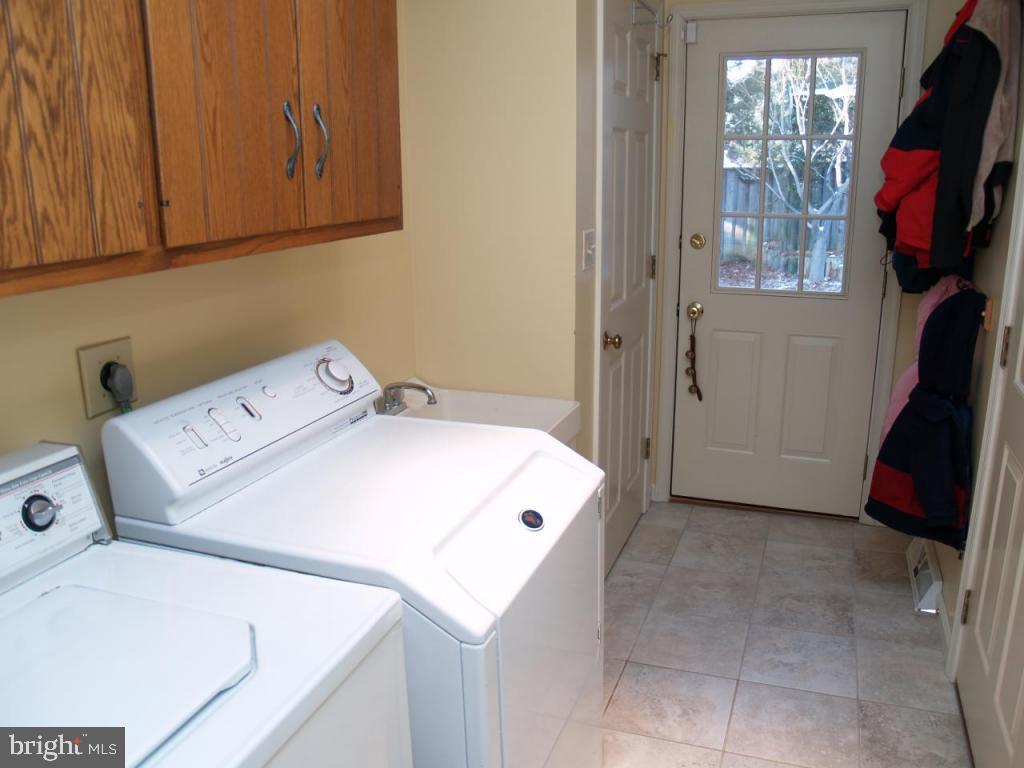 135 Milton Circle Lititz, PA 17543 - Photo 13 of 27
