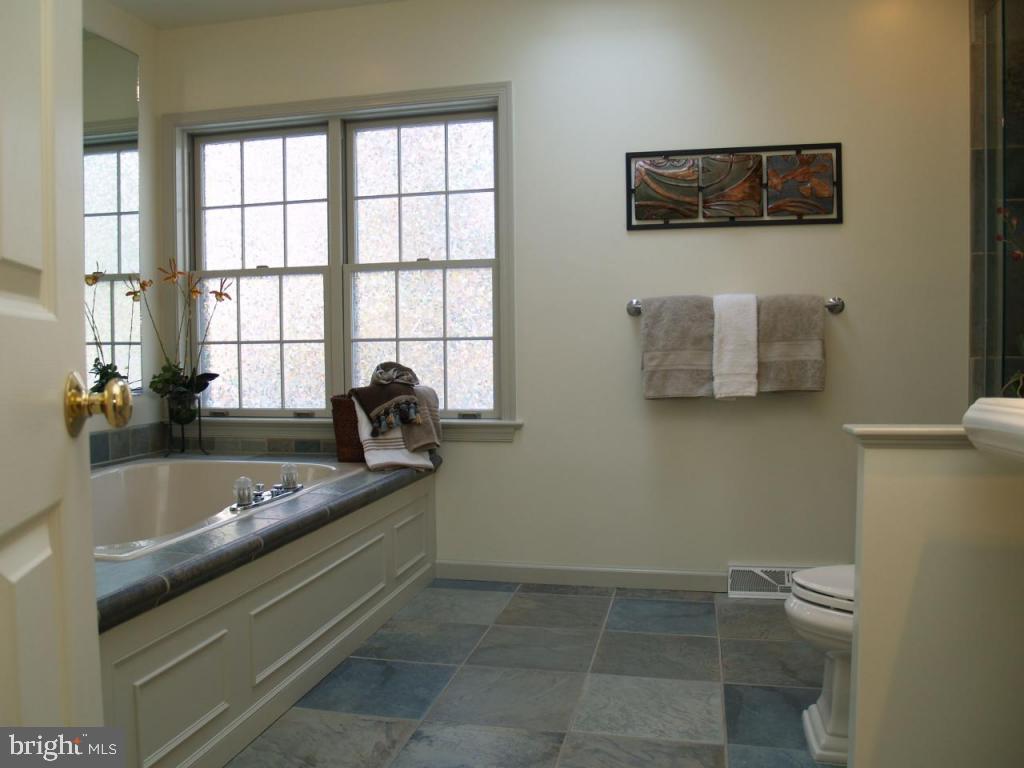 135 Milton Circle Lititz, PA 17543 - Photo 16 of 27