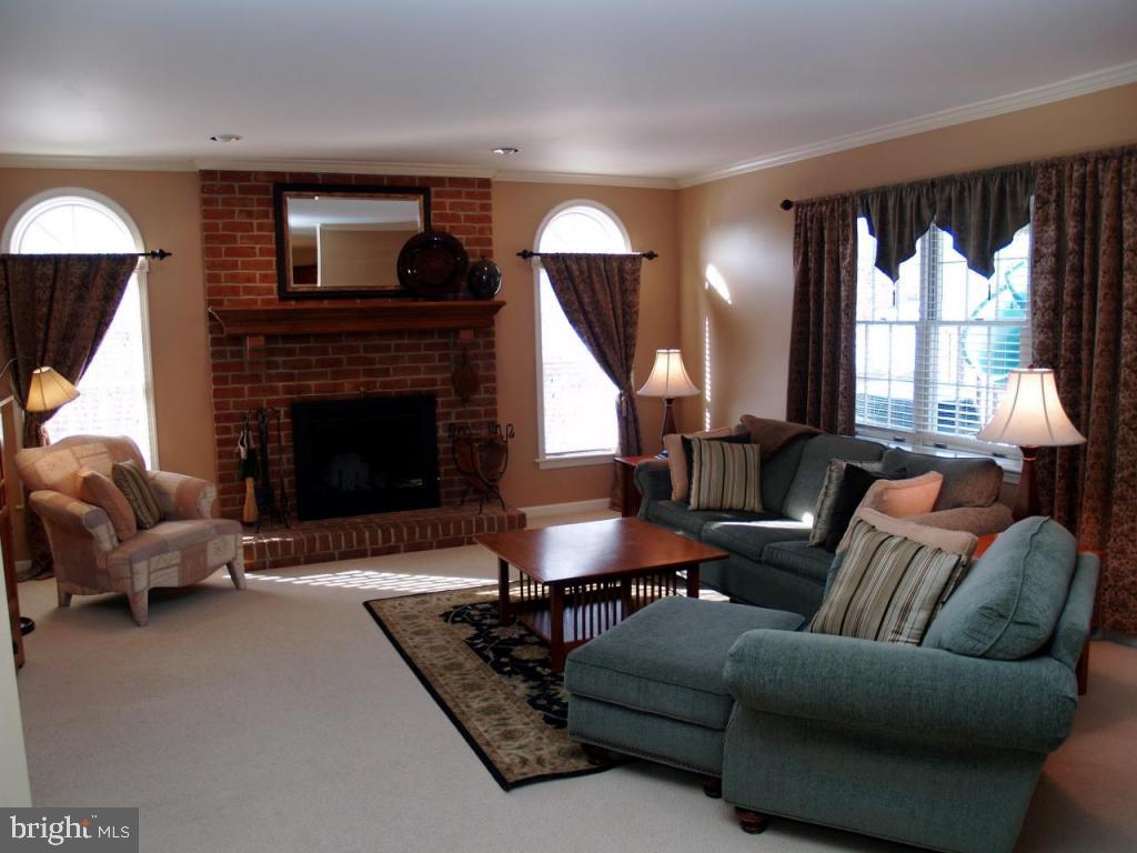 135 Milton Circle Lititz, PA 17543 - Photo 3 of 27
