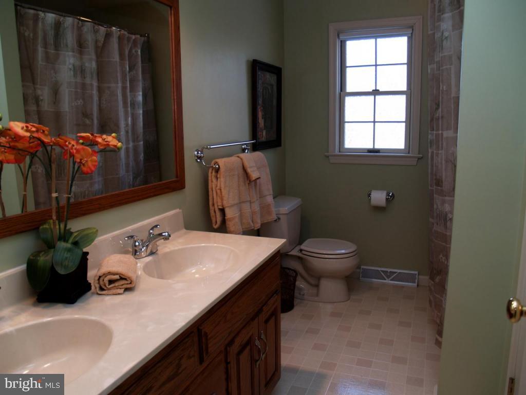 135 Milton Circle Lititz, PA 17543 - Photo 23 of 27