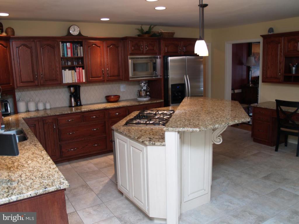 135 Milton Circle Lititz, PA 17543 - Photo 7 of 27
