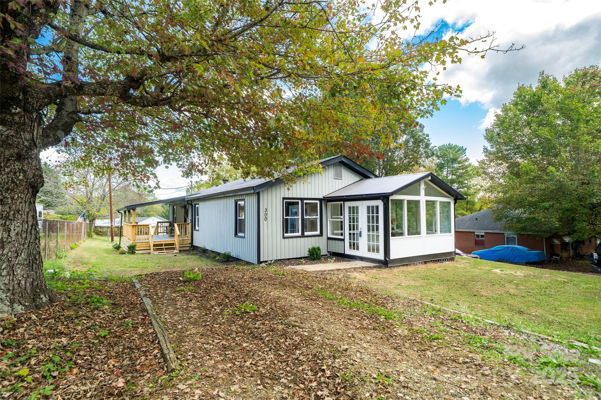 a view of a house with a yard