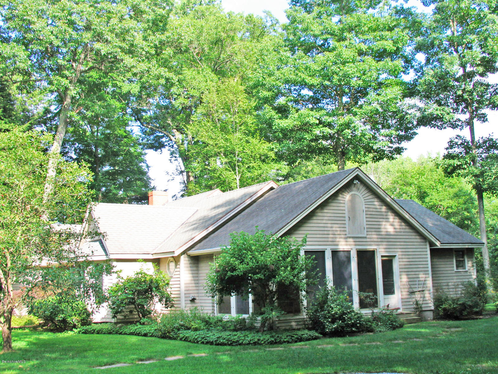 49 West Sheffield Road Great Barrington, MA 01230 - Photo 4 of 22 IMG_1028lt
