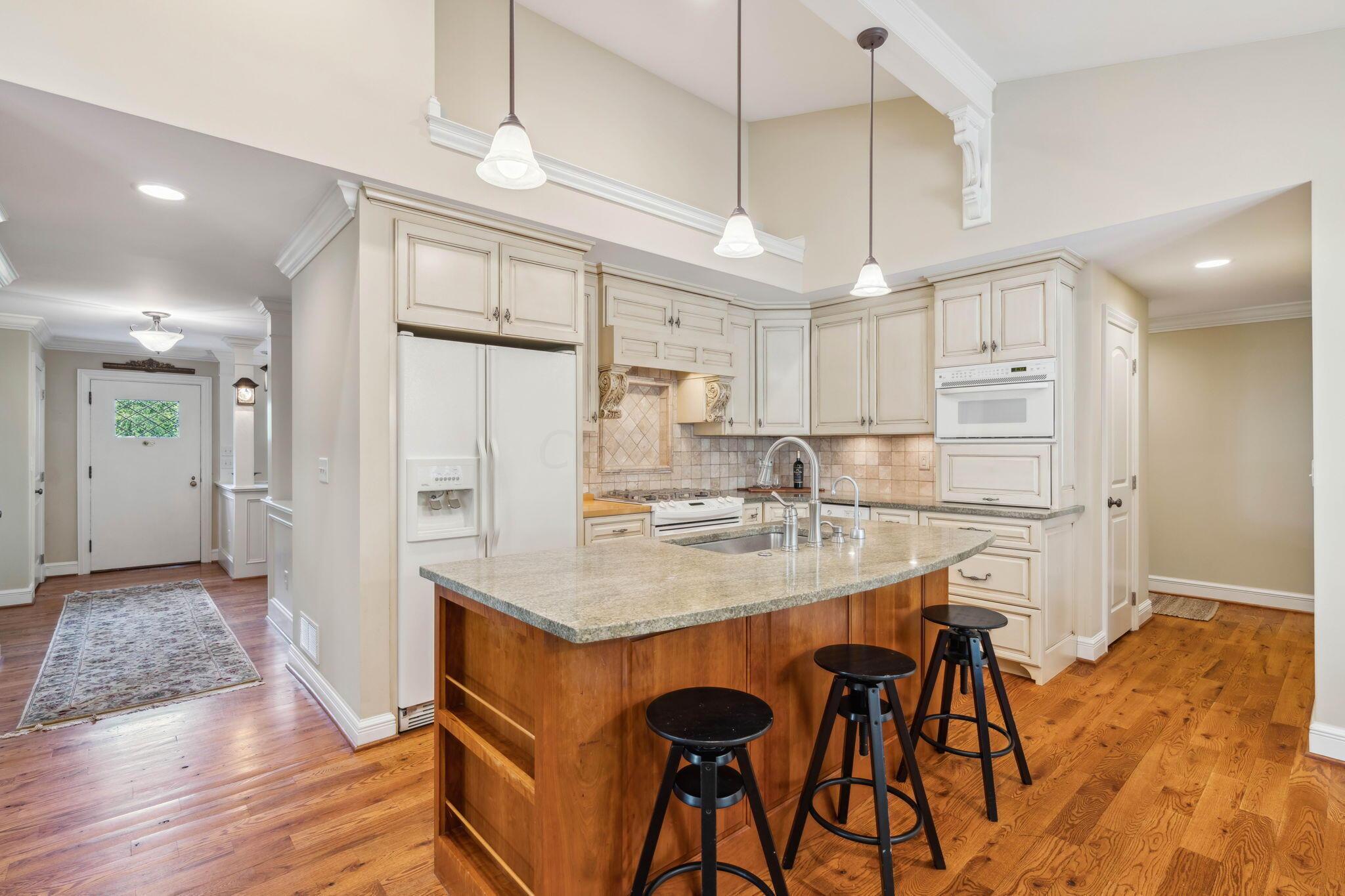 2481 Farleigh Road Columbus, OH 43221 - Photo 20 of 84 Kitchen