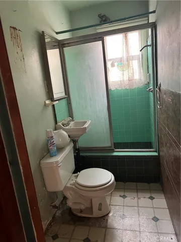 a view of empty room with a fireplace and a window