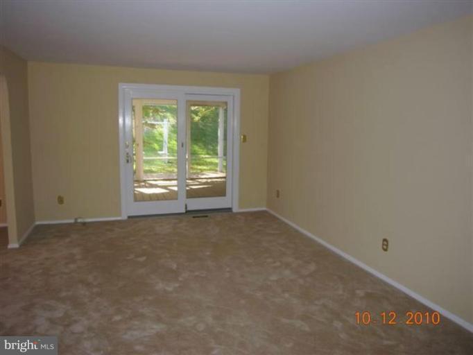 3905 Klausmier Road Nottingham, MD 21236 - Photo 3 of 20 Living Room