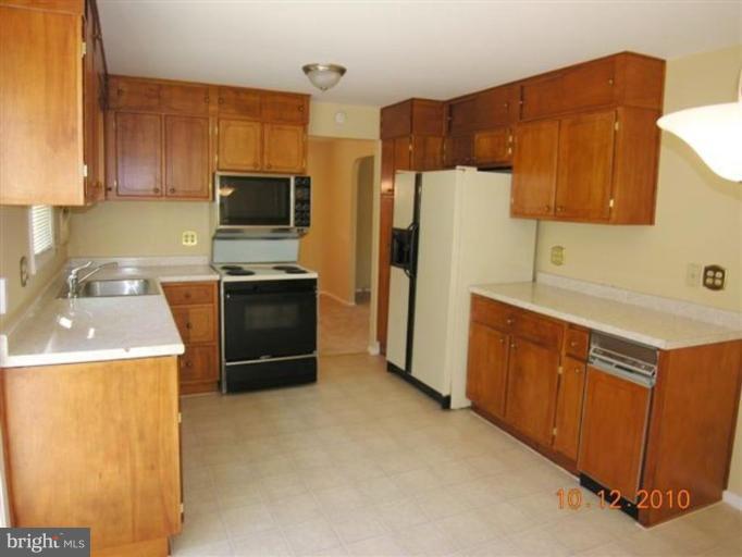 3905 Klausmier Road Nottingham, MD 21236 - Photo 5 of 20 Kitchen