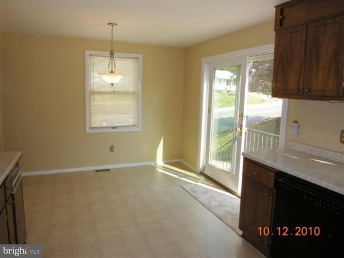 3905 Klausmier Road Nottingham, MD 21236 - Photo 7 of 20 Breakfast Area