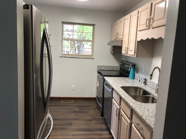 1012 Oakwood Road Culloden, WV 25510 - Photo 4 of 22 Gallery Image 4