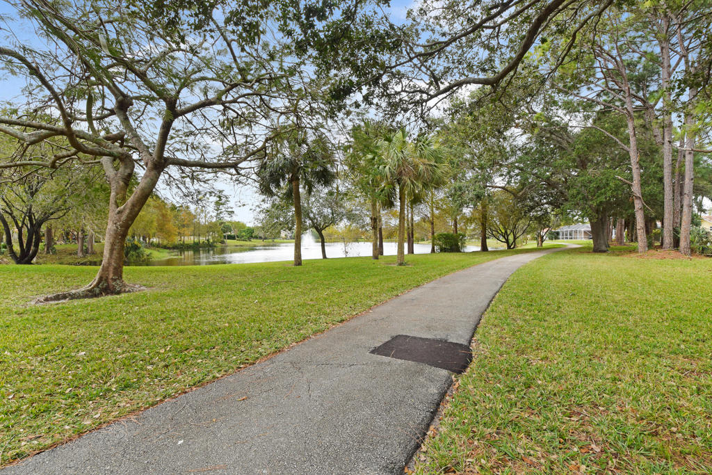 6306 Woodbury Road Boca Raton, FL 33433 - Photo 44 of 46 running path