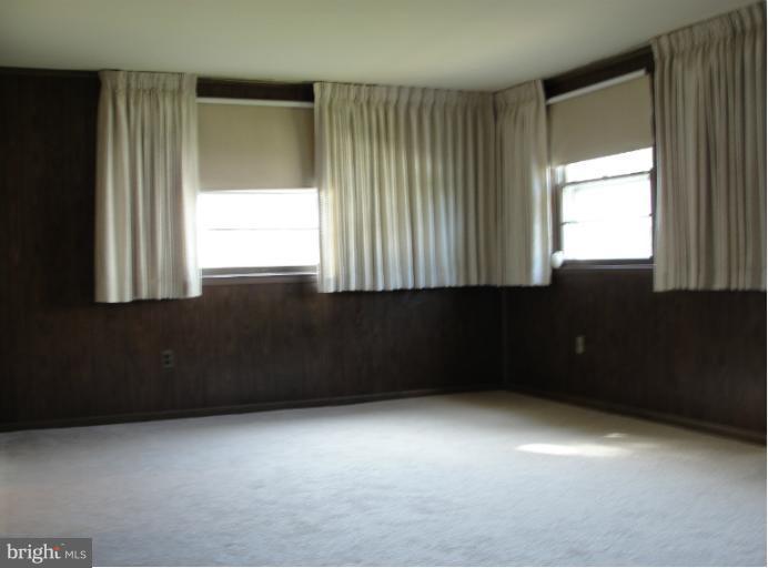 3327 Northmont Road Baltimore, MD 21244 - Photo 12 of 19 Family Room above grade, large windows, Carpet