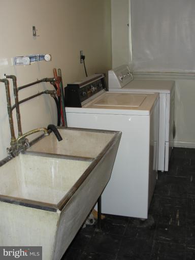 3327 Northmont Road Baltimore, MD 21244 - Photo 6 of 19 laundry room with exterior entrance to patio