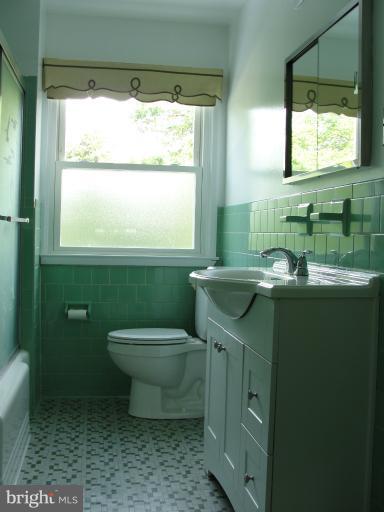 3327 Northmont Road Baltimore, MD 21244 - Photo 9 of 19 new vanity in hall bath
