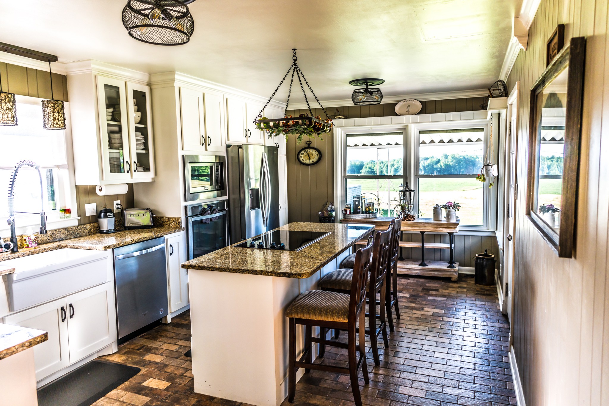 7151 New Chapel Road Springfield, TN 37172 - Photo 10 of 45 Ktichen with a look that's both Timeless and Very Now -