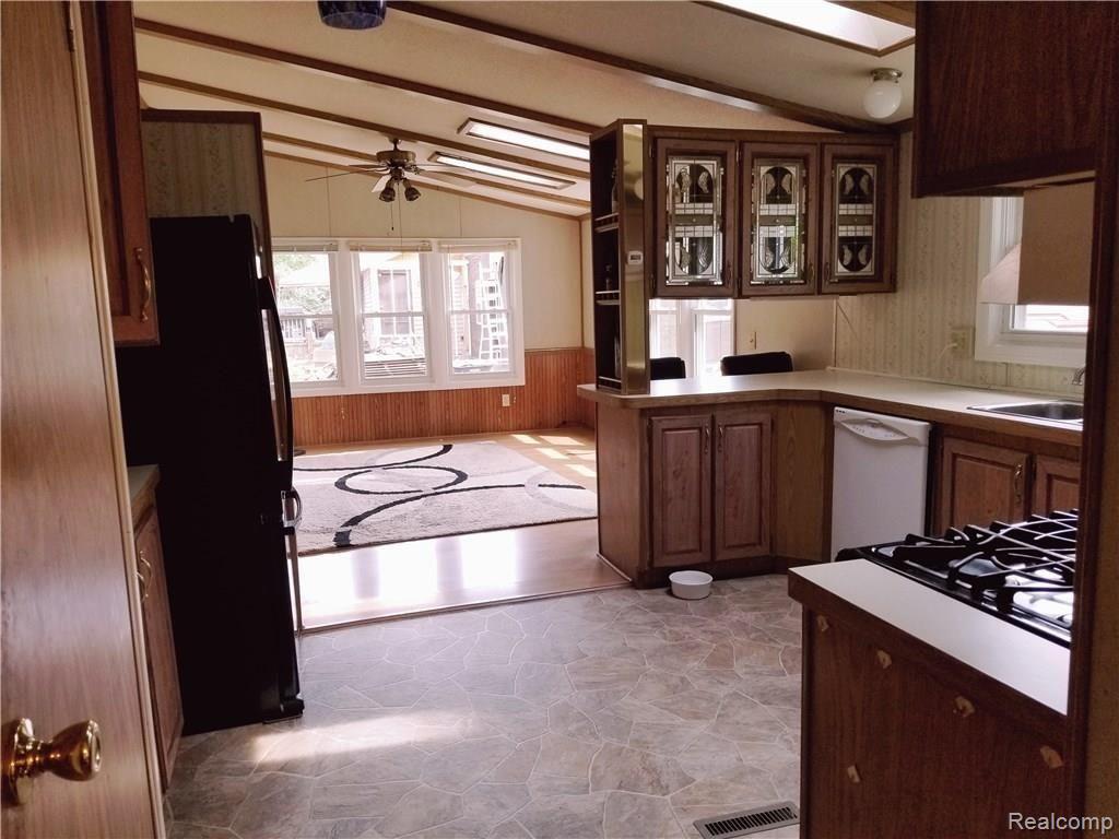 7455 Gillette Road Flushing, MI 48433 - Photo 11 of 35