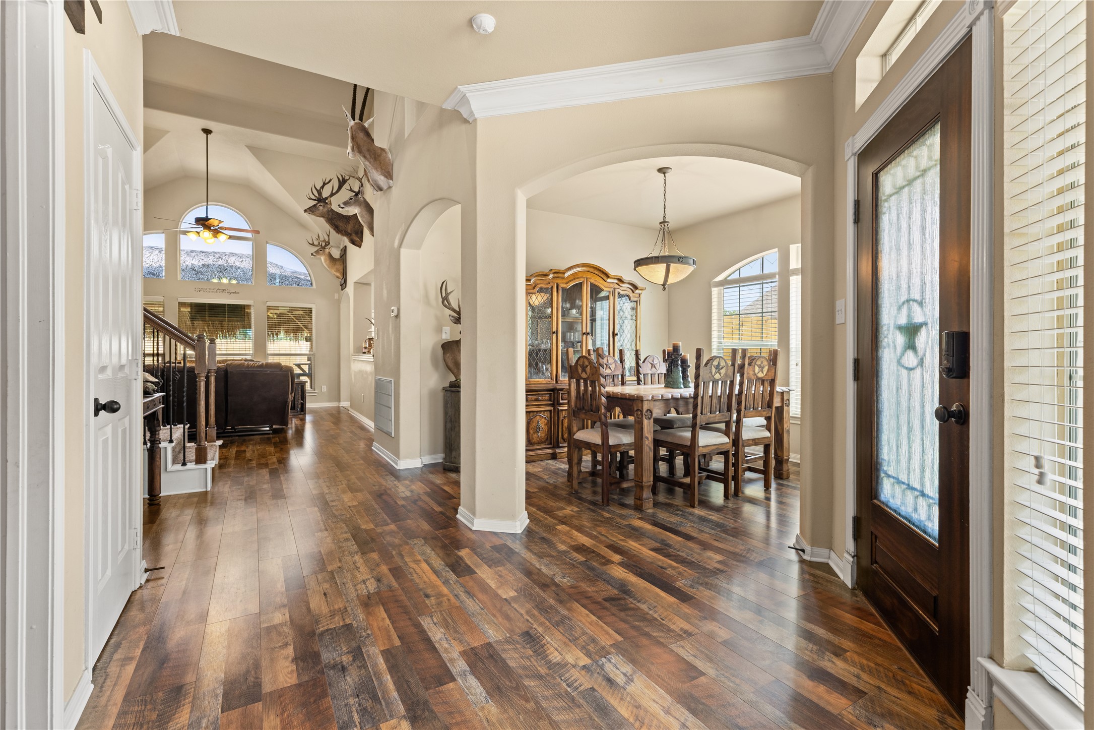 1010 Nantucket Street Pasadena, TX 77503 - Photo 6 of 46 Entryway