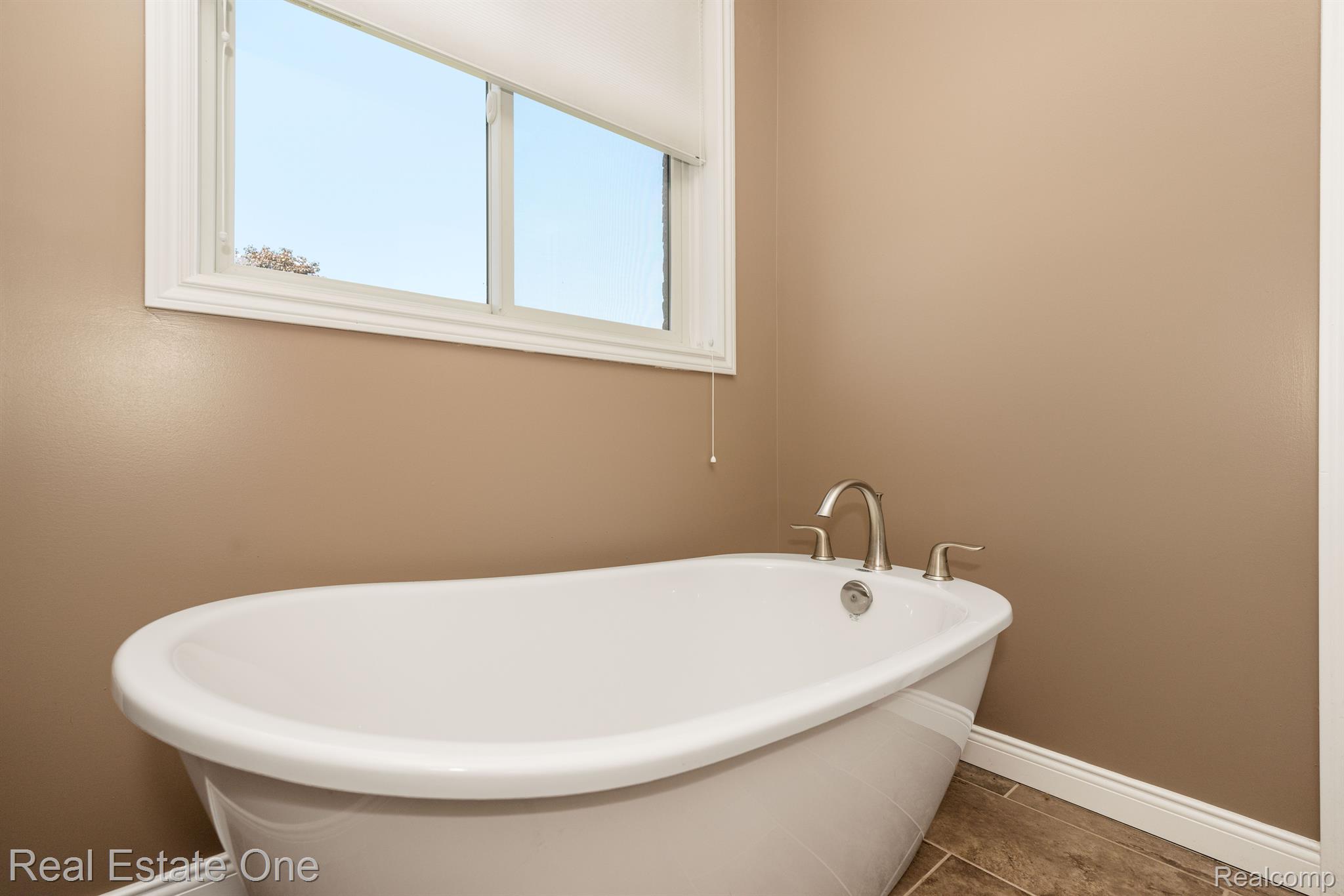 630 Lockmoore Court Rochester, MI 48307 - Photo 26 of 65 Gallery Image 26
