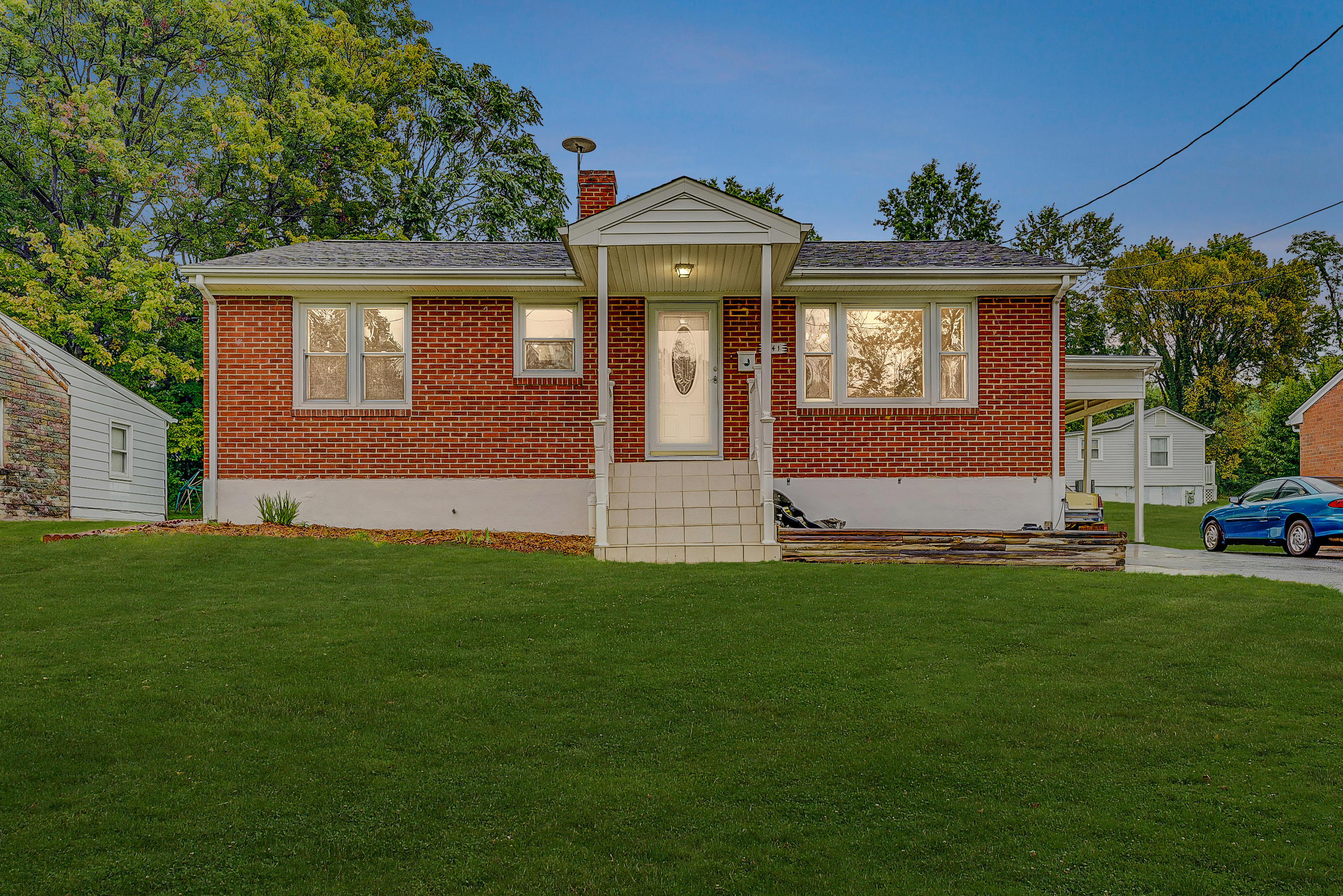 541 Hawthorn Road Salem, VA 24153 - Photo 1 of 18 Twilght