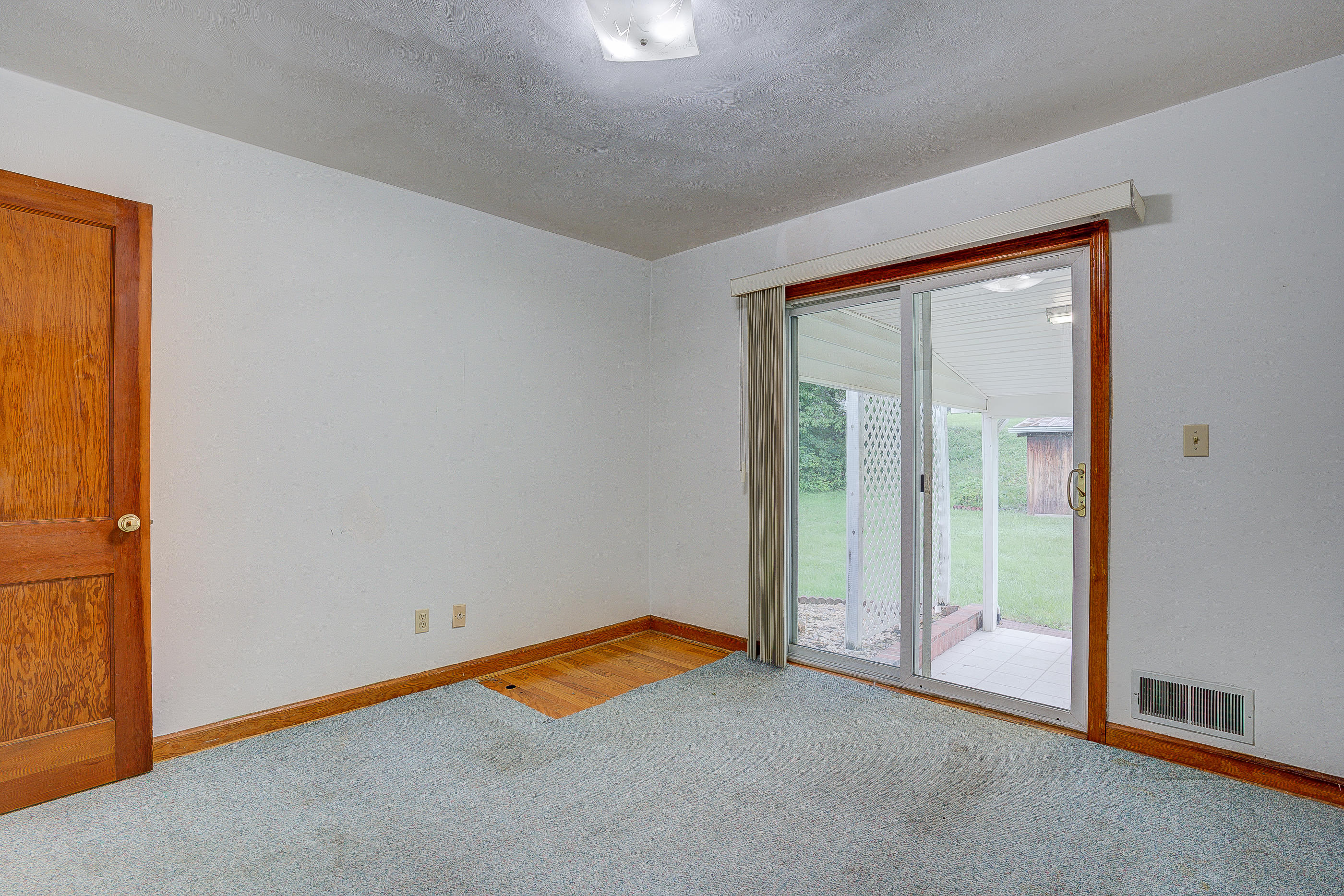 541 Hawthorn Road Salem, VA 24153 - Photo 13 of 18 38