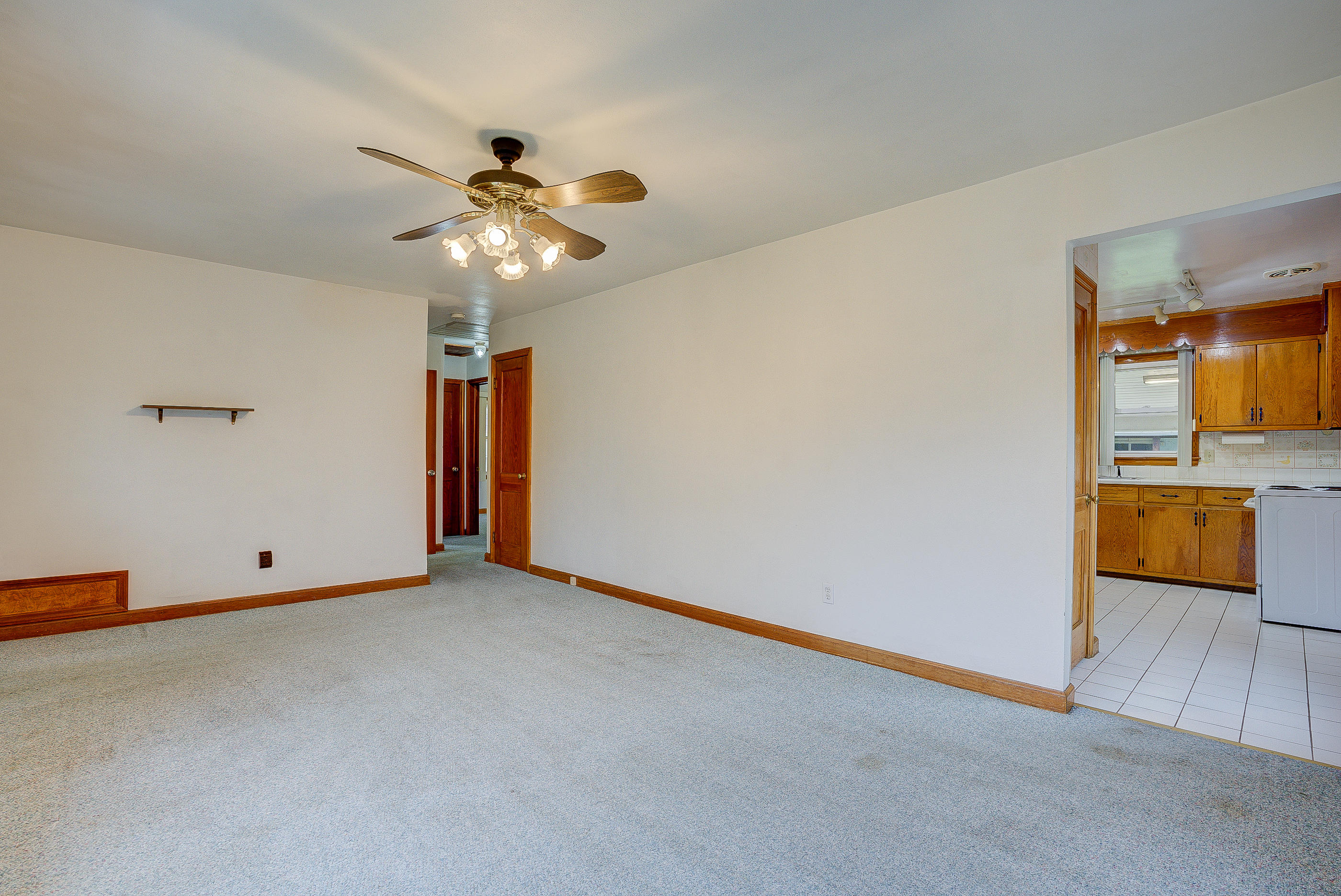 541 Hawthorn Road Salem, VA 24153 - Photo 6 of 18 20