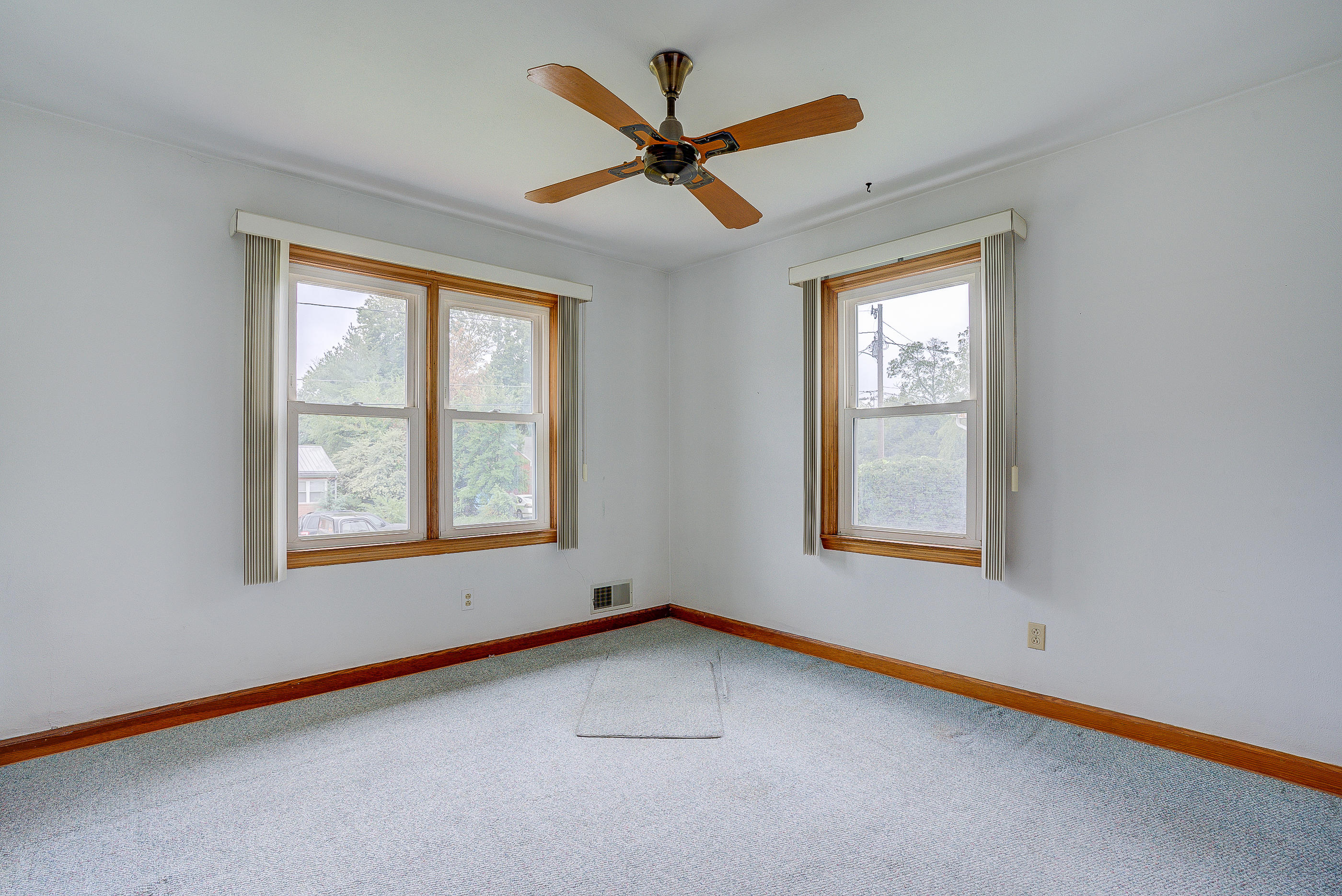 541 Hawthorn Road Salem, VA 24153 - Photo 10 of 18 31