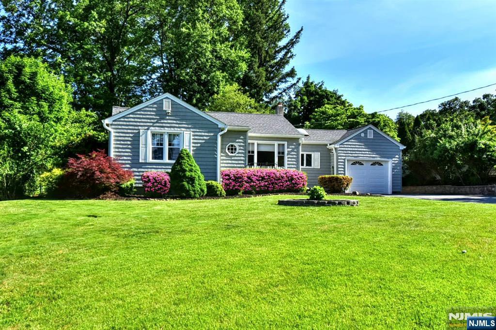 11 Mountain Ridge Drive Wayne, NJ 07470 - Photo 4 of 30