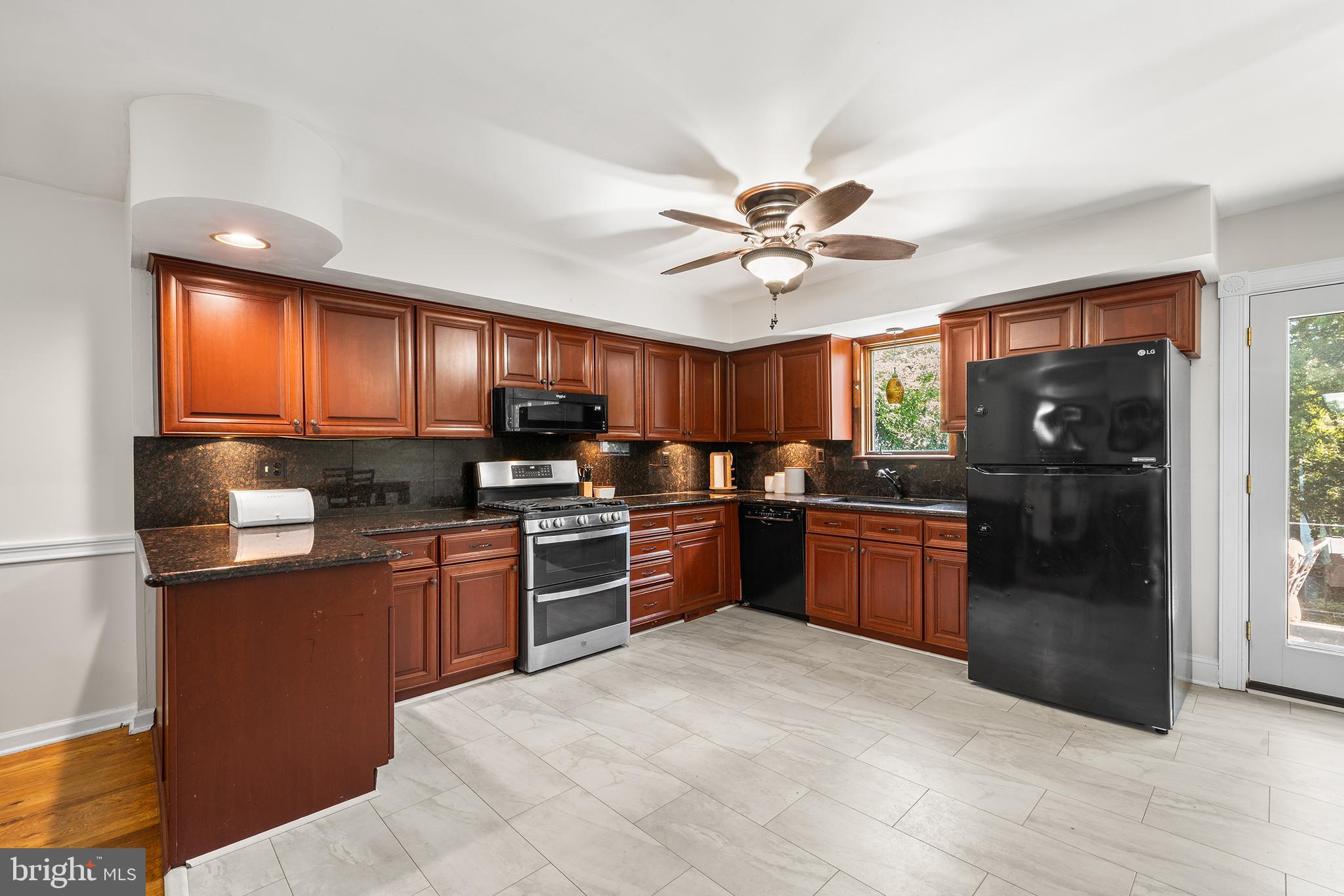 607 St Anthony Lane Upper Darby, PA 19082 - Photo 12 of 31