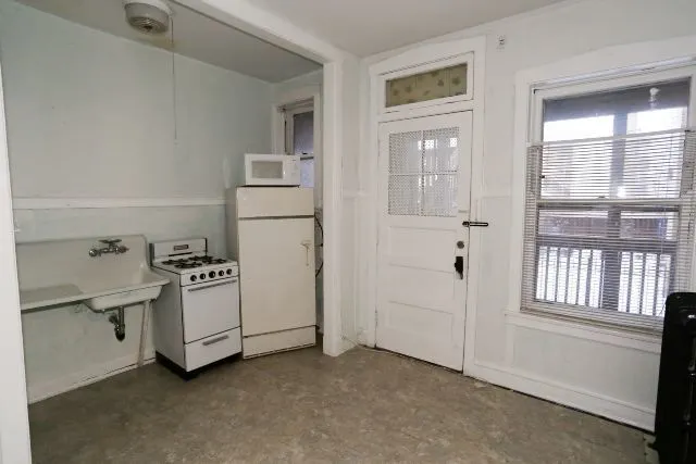 $1,450 | 1921 West Winnemac Avenue, Unit 1, Chicago, IL 60640