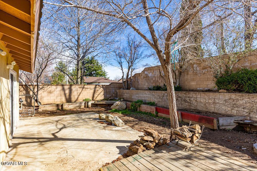 114 Chaparrel Street Tehachapi, CA 93561 - Photo 25 of 31 a view of a backyard with wooden fence
