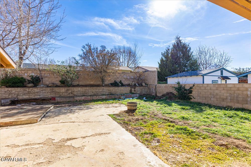 114 Chaparrel Street Tehachapi, CA 93561 - Photo 26 of 31 a backyard of a house with lots of green space