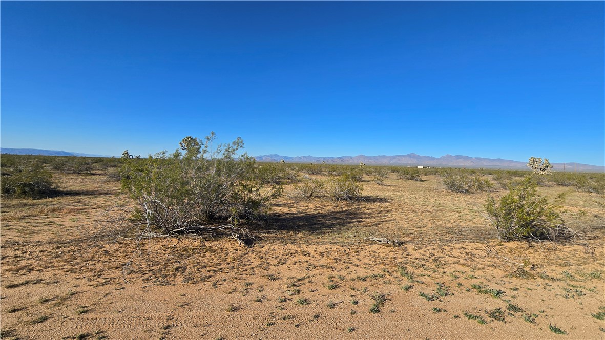 21688 South Roy Rogers Road Yucca, AZ 86438 - Photo 17 of 36 a view of lake and mountain