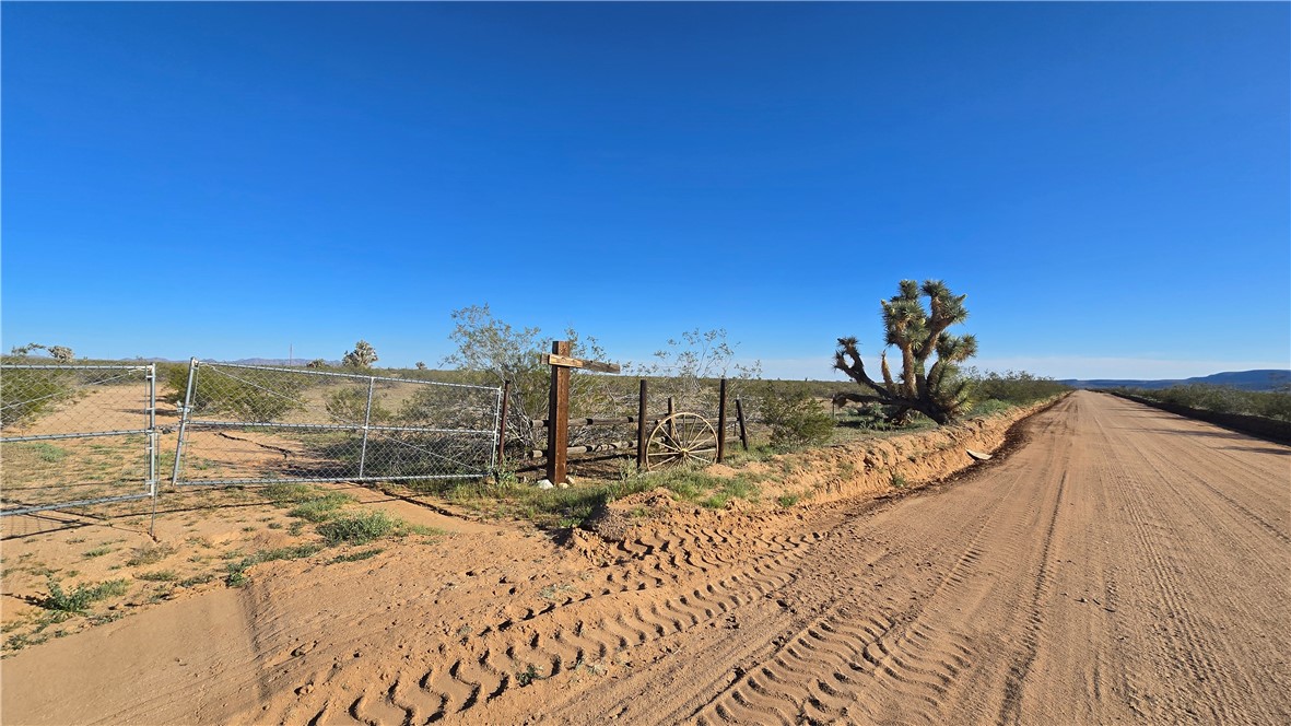 21688 South Roy Rogers Road Yucca, AZ 86438 - Photo 6 of 36 a view of a ocean view