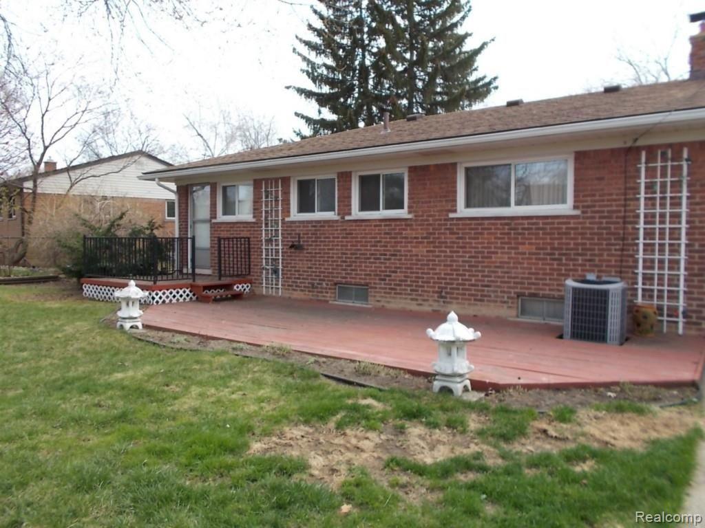 2325 Middlefield Road Trenton, MI 48183 - Photo 6 of 7 2325 Middlefield back.jpg