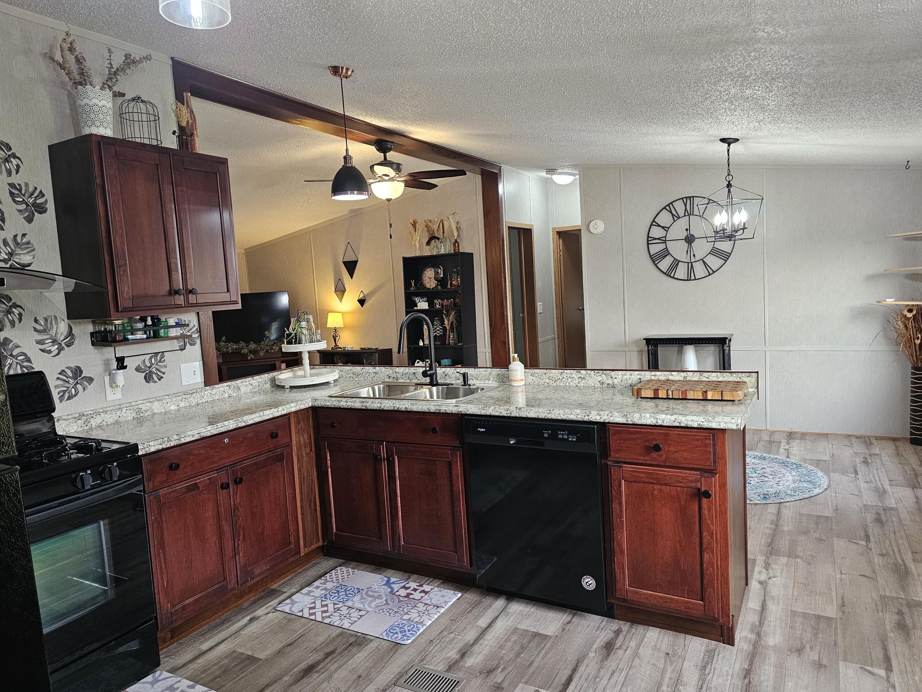 10143 West Jordan Road Remus, MI 49340 - Photo 15 of 45 20240911_182749