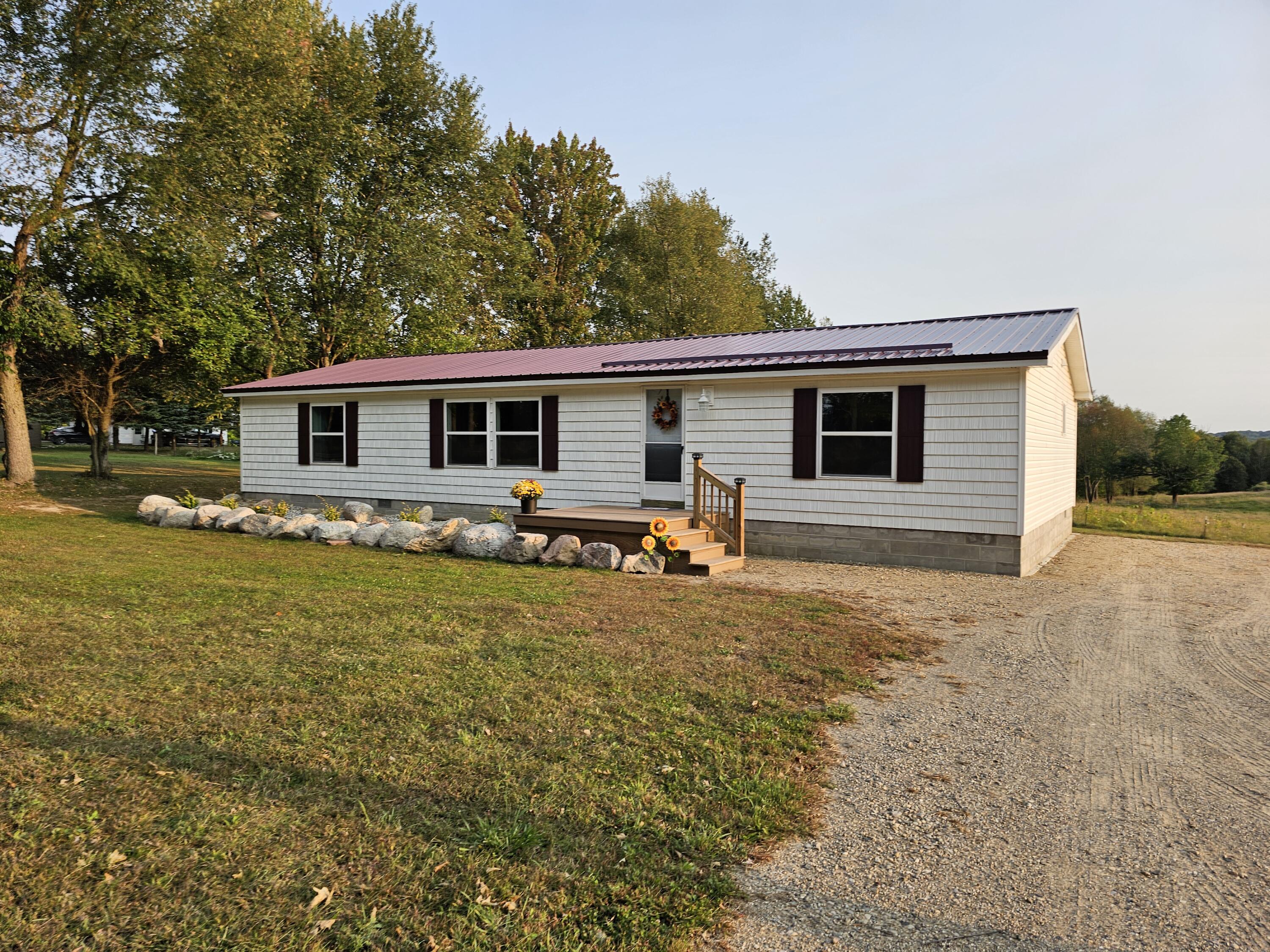 10143 West Jordan Road Remus, MI 49340 - Photo 3 of 45 20240911_184621