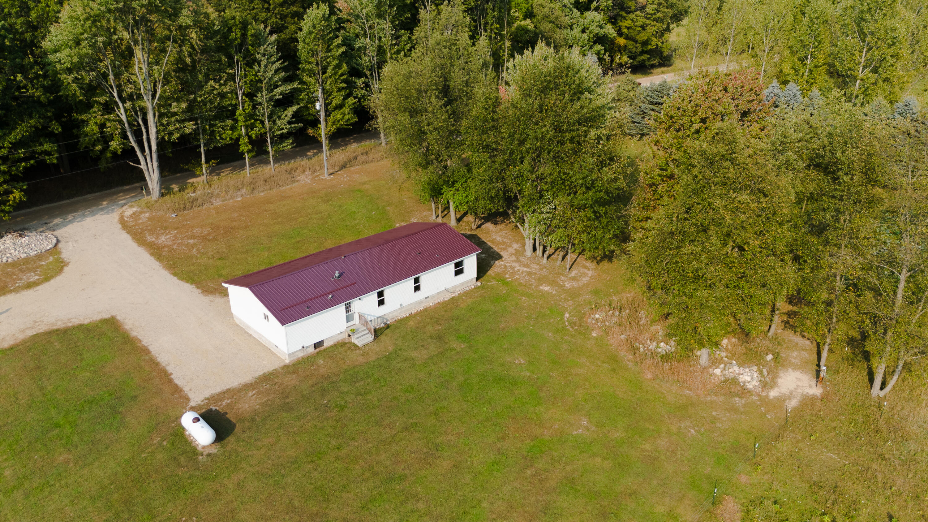 10143 West Jordan Road Remus, MI 49340 - Photo 6 of 45 10143 1.5 (1)